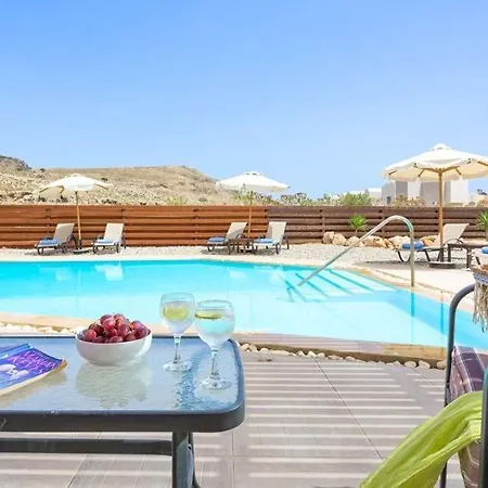 Sleeps 8 Pool Air Con Wifi