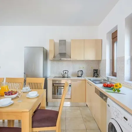 Sleeps 8 Pool Air Con Wifi Villa *