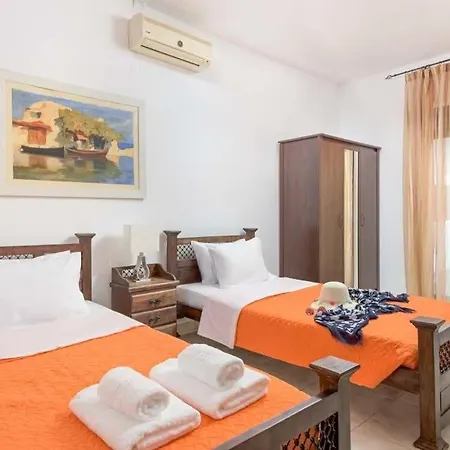 Sleeps 8 Pool Air Con Wifi *