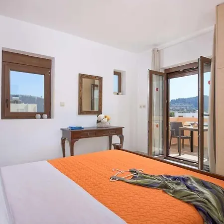 Sleeps 8 Pool Air Con Wifi
